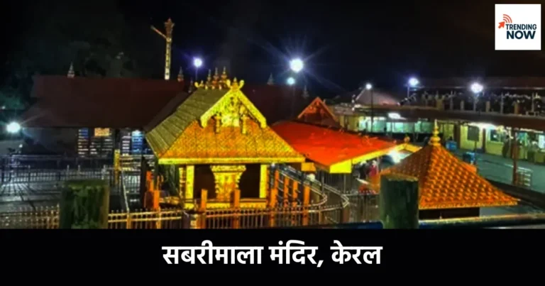 सबरीमाला मंदिर रात का दृश्य - मकरविलक्कू पर्व के दौरान सुनहरी रोशनी में पवित्र मंदिर