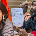 महाकुंभ वायरल गर्ल मोनालिसा और फरमान खान केरल में शादी के बाद प्रेस कॉन्फ्रेंस में कोर्ट मैरिज सर्टिफिकेट दिखाते हुए