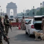 दिल्ली के BJP मुख्यालय के बाहर हाई अलर्ट पर तैनात सुरक्षाकर्मी, 9 मई 2026